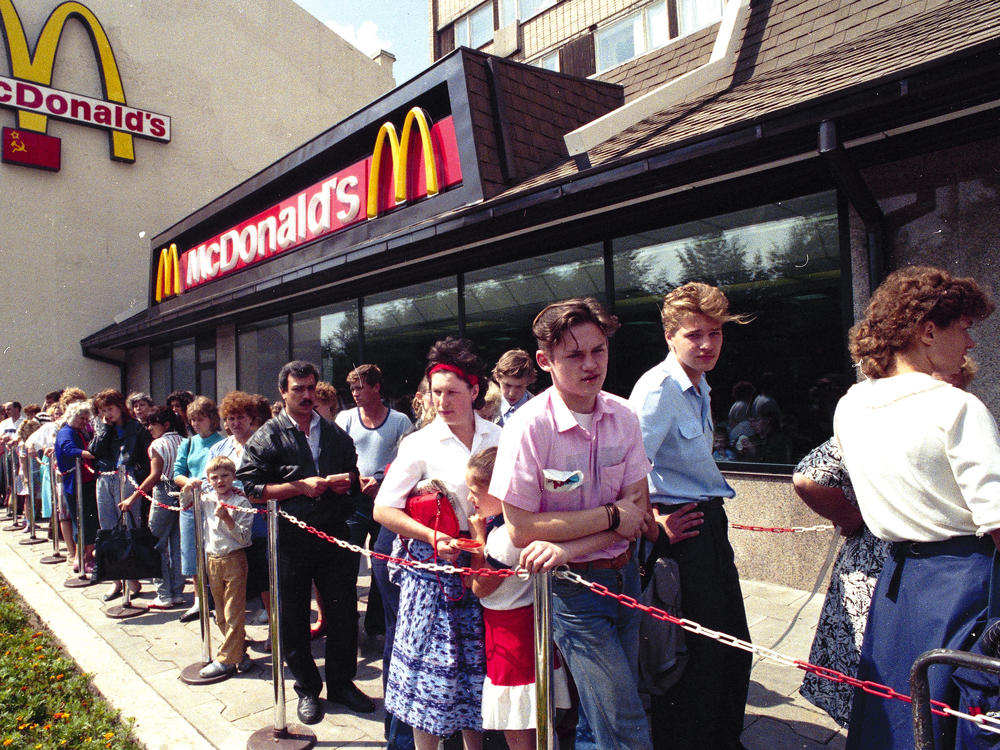 Russians wait in line outside a McDonald's fast food restaurant in Moscow in 1990.