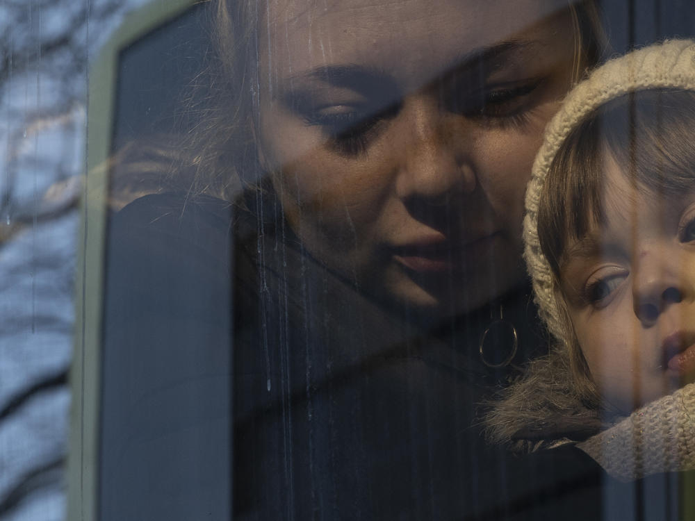 <strong>March 12:</strong> Families board buses to the border of Poland in Lviv, Ukraine.