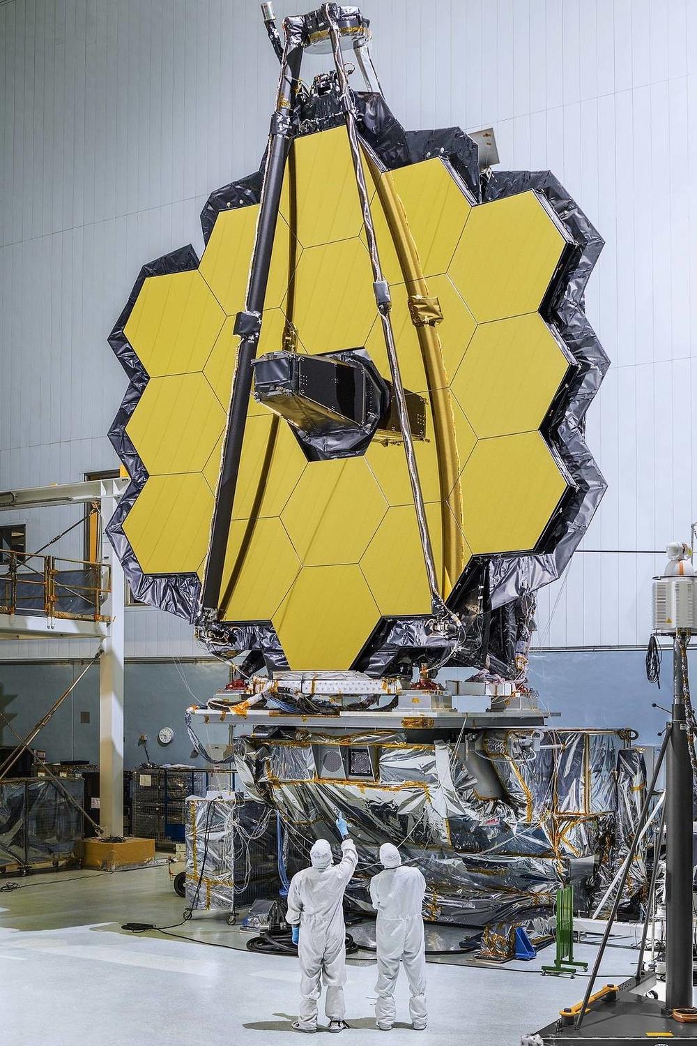 The primary mirror of NASA's James Webb Space Telescope consists of 18 hexagonal mirror segments. The telescope is now in space with its mirror segments aligned.