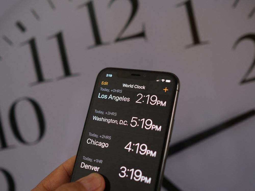 The U.S. Senate advanced a bill on March 15 that would bring an end to the twice-yearly changing of clocks in favor of a 