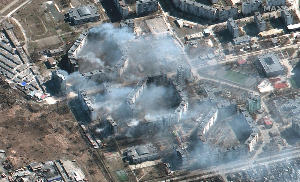Maxar satellite imagery showing burning apartment buildings in northeastern Mariupol, Ukraine, on March 19.