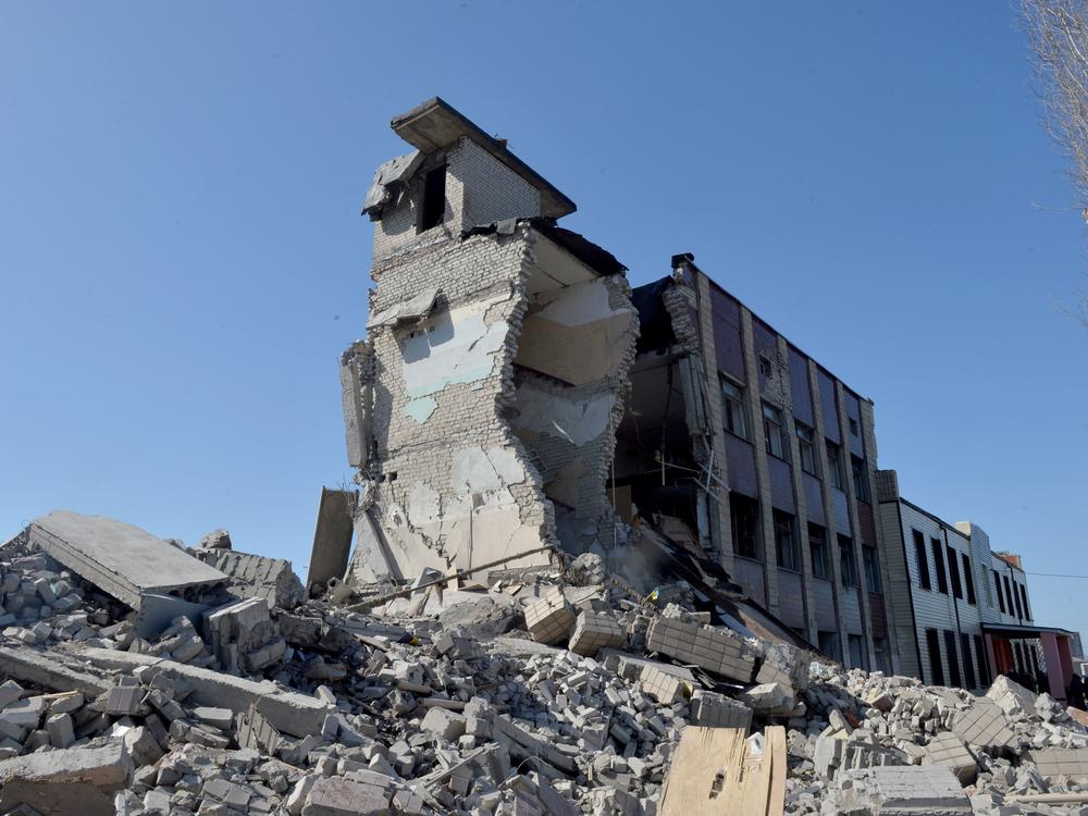 Secretary of State Antony Blinken said the U.S. government has assessed that Russia is committing war crimes in Ukraine, attacking civilian points such as this school destroyed in Kharkiv.