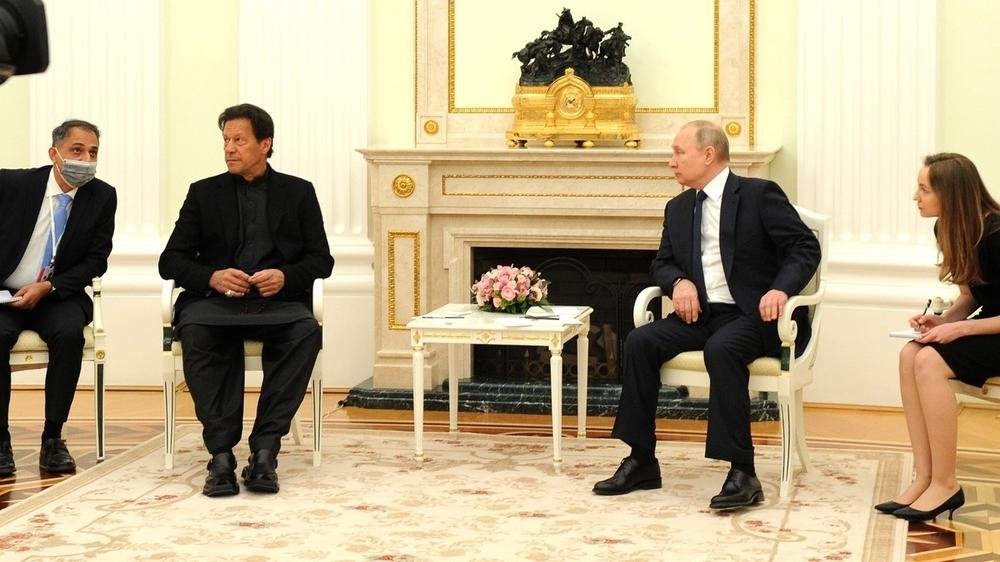 Pakistani Prime Minister Imran Khan, left, and Russian President Vladimir Putin, meet at the Kremlin in Moscow, on February 24 this year, the same day that Russian forces invaded Ukraine.