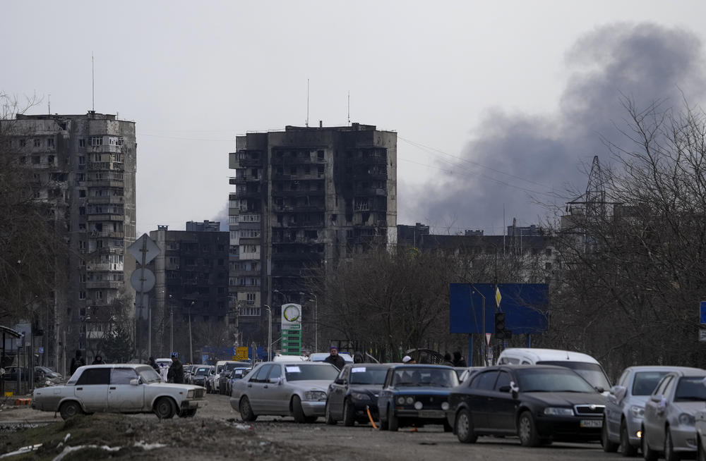 Cars leave Mariupol on March 20.