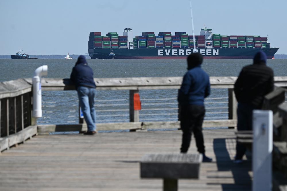 People have been coming to see the Ever Forward in Chesapeake Bay — still stuck after 18 days.