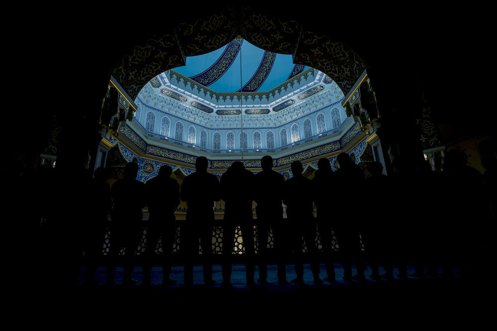 <strong>Moscow, Russia</strong>: Muslims perform first tarawih prayer of Ramadan at Central Mosque.