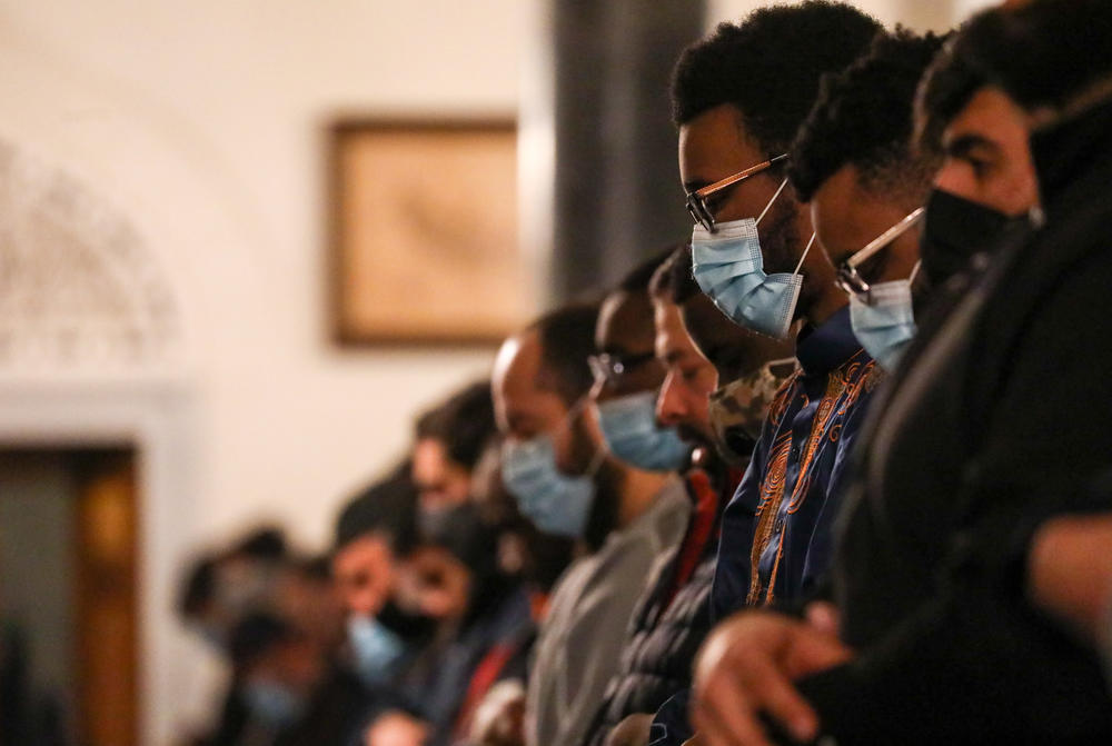 <strong>Washington, D.C.:</strong> Muslims gather to perform first tarawih prayer of Ramadan.