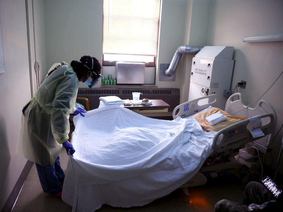 The continued death toll from COVID led to another drop in life expectancy in 2021.