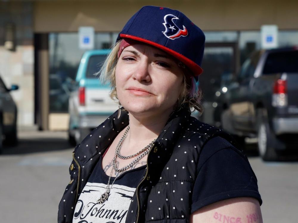 Jennefer DelaVega identifies as a libertarian and said she won't be voting for Sarah Palin for Alaska's U.S. House seat.