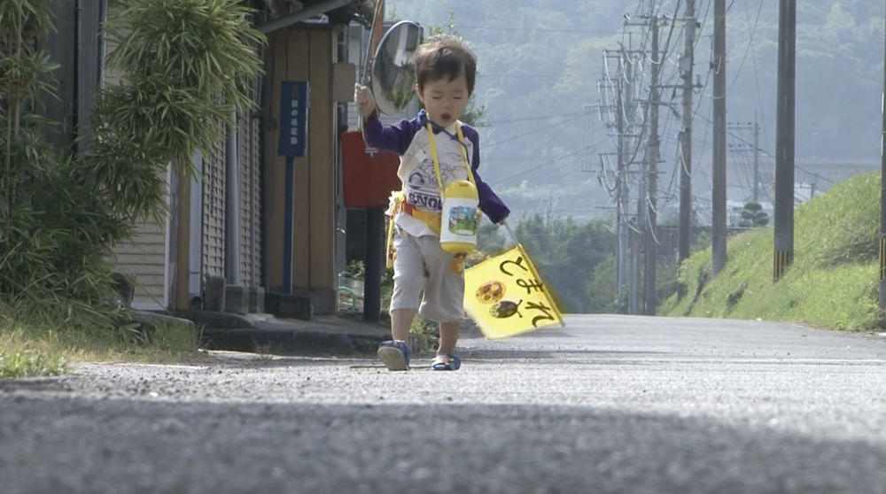 Don't forget the curry! A very young errand runner is the star of one episode of the Japanese series <em>Old Enough!,</em> which assigns seemingly daunting tasks to little tykes.