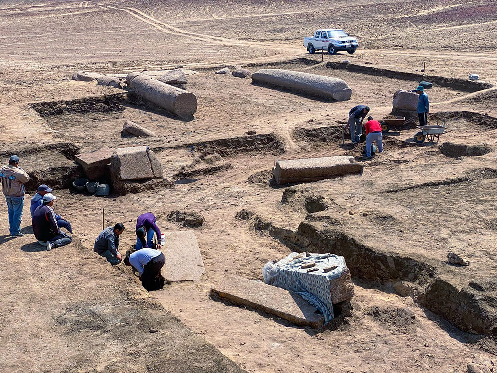 Archeologists work at the Tell el-Farma archaeological site.