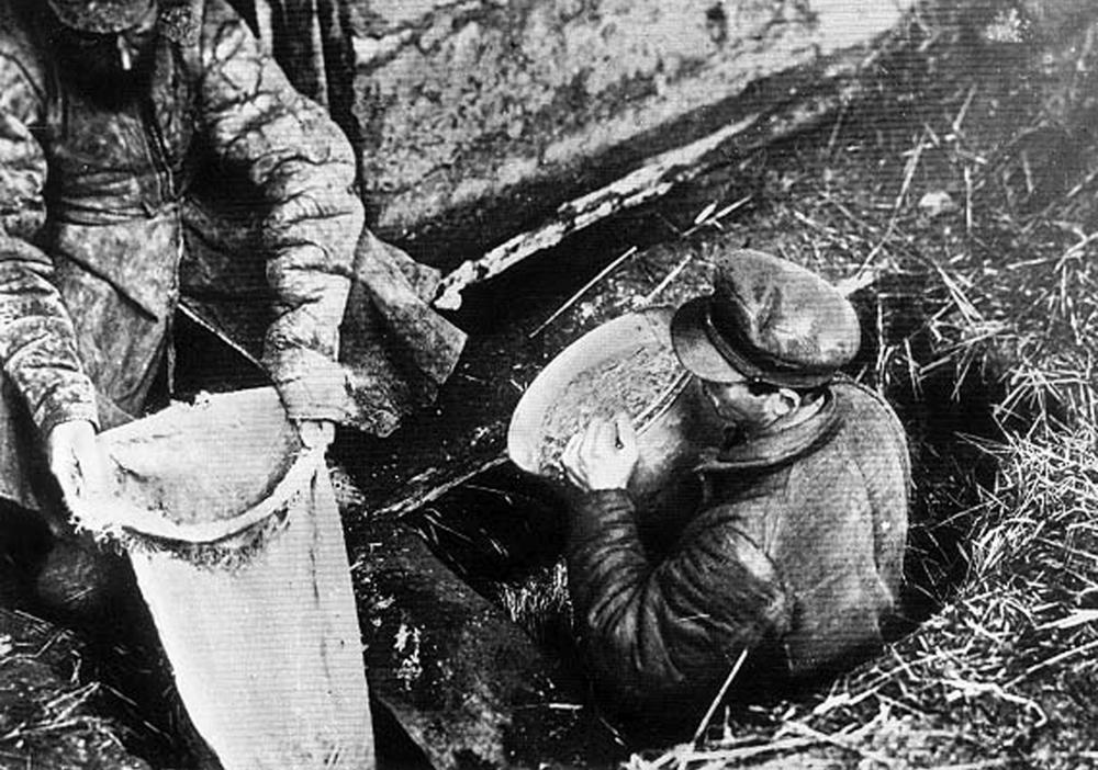 Soviet officials confiscate grain from a peasant household in Ukraine, 1932-1933. <em>The Times</em>' Duranty remained unwavering in his defense of Stalin and his policies, even as the famine unfolded.