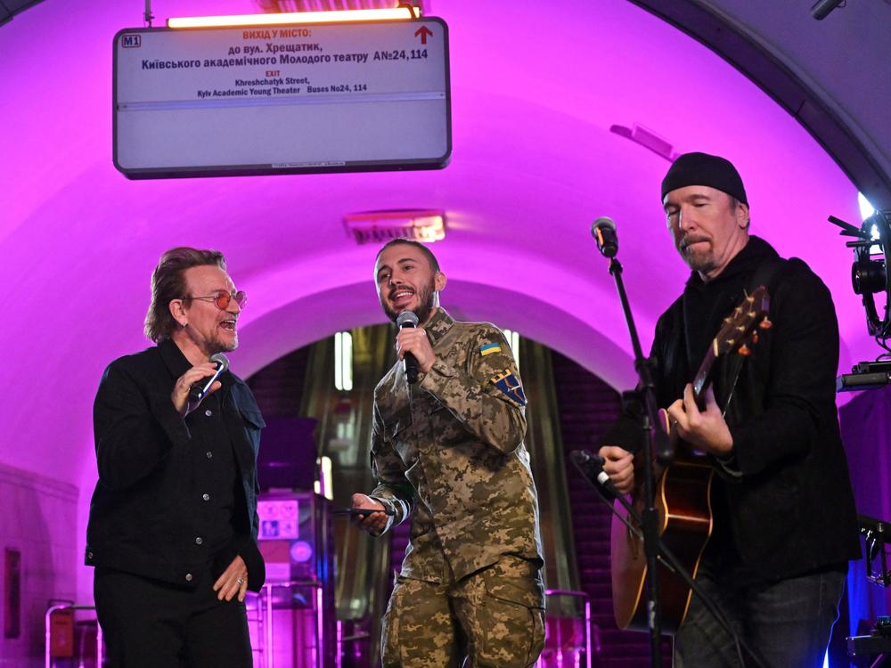 Bono, Taras Topolia and 