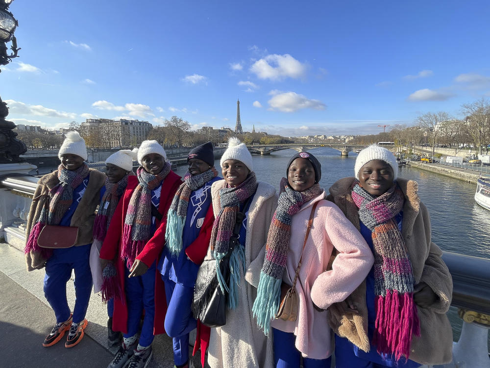 Star Feminine Band in Paris.