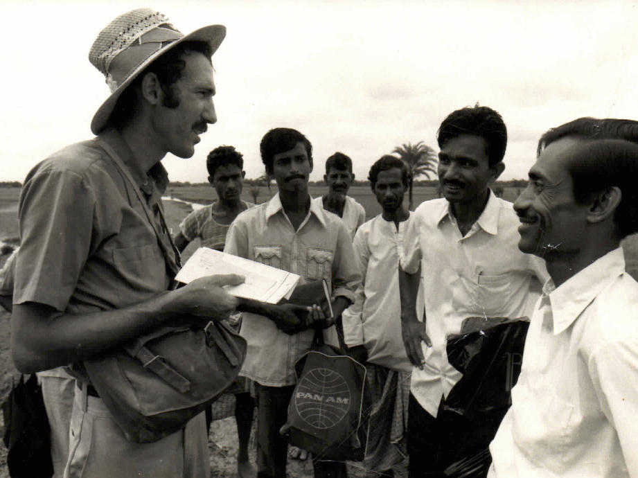 Alan Schnur speaks with Bangladeshi epidemiologists in 1975.
