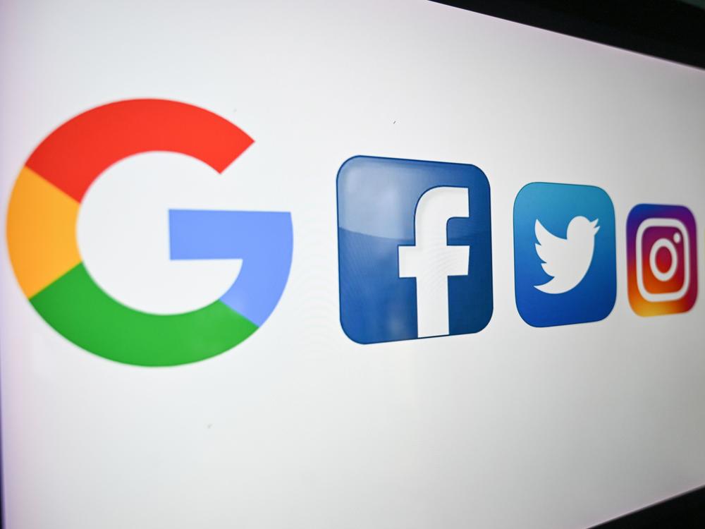 An industry group representing major tech companies, including Google, Facebook and Twitter, is asking the Supreme Court to stop a Texas social media law from going into effect.