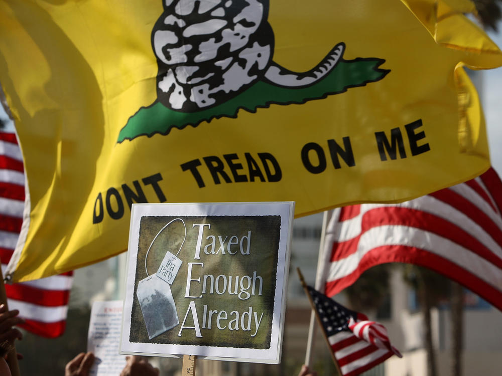 Demonstrators gather to protest taxes and economic stimulus spending on Apr. 15, 2009 in Santa Monica, Calif.