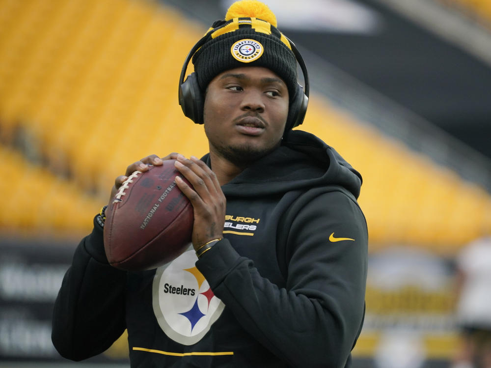 Pittsburgh Steelers quarterback Dwayne Haskins warms up before a game against the Baltimore Ravens on Dec. 5, 2021, in Pittsburgh.