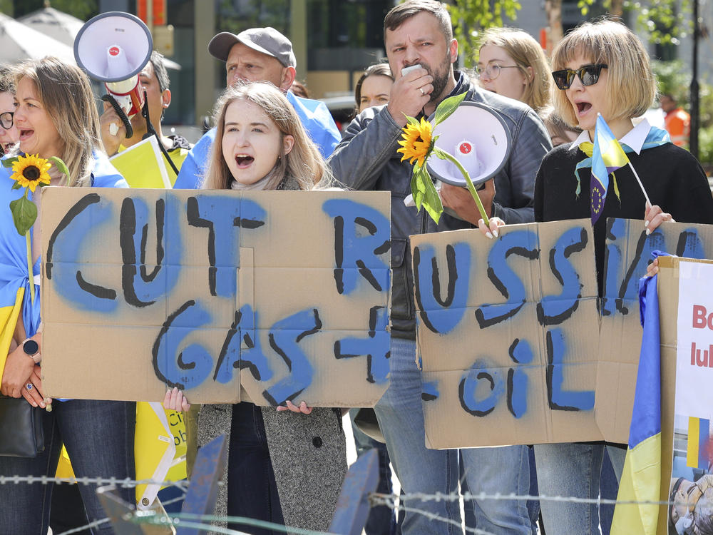 Demonstrators demand an embargo on Russian oil during a protest in front of EU institutions prior to an extraordinary meeting of EU leaders to discuss Ukraine, energy and food security at the Europa building in Brussels on Monday.