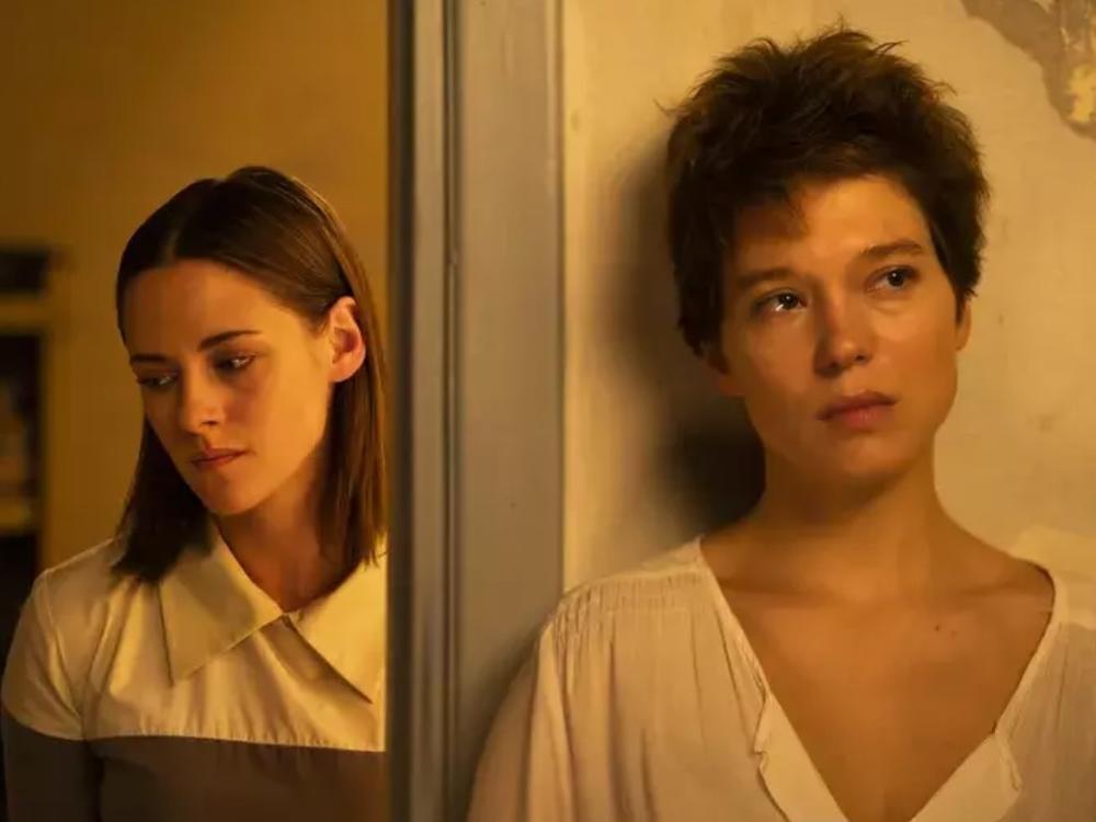 Kristen Stewart (left) is a fan of the surgery Léa Seydoux performs in <em>Crimes of the Future</em>.