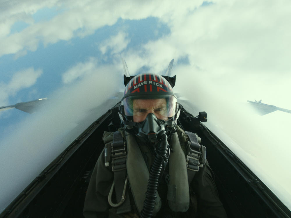 Tom Cruise plays Capt. Pete 