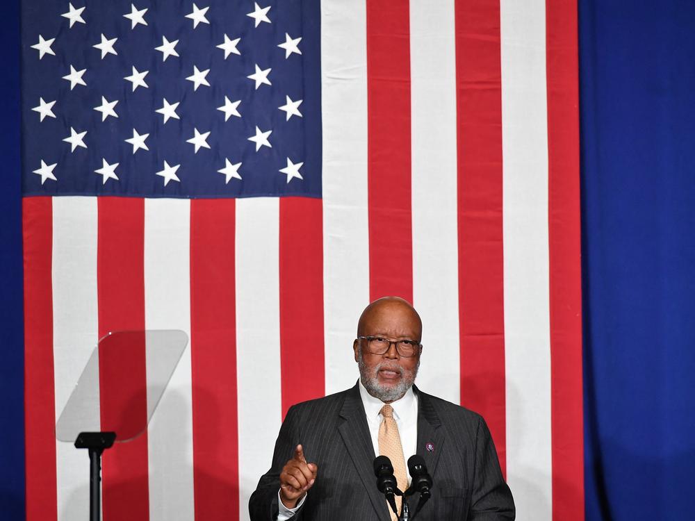 Rep. Bennie Thompson, D-Miss., introduces U.S. Vice President Kamala Harris at Delta Center Stage in Greenville, Miss., on April 1, 2022.