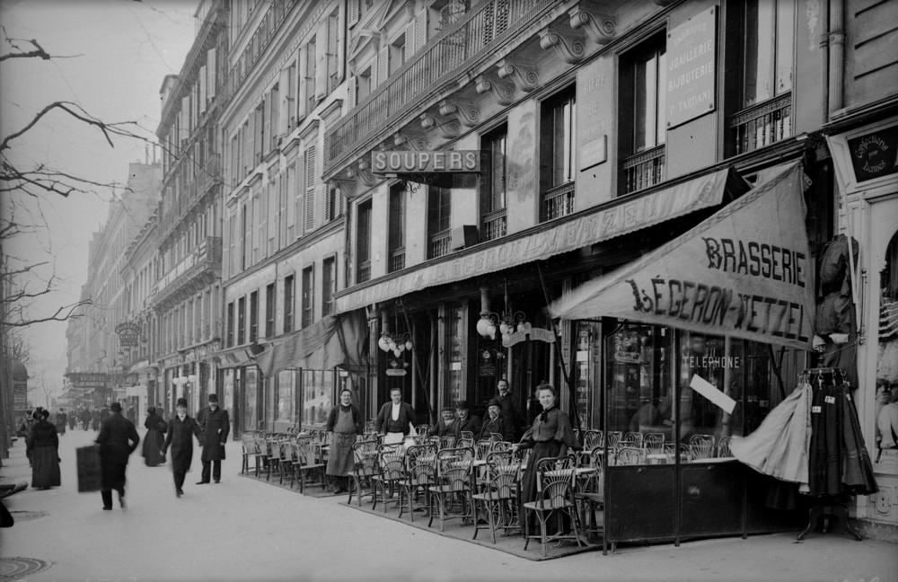 People gather outside Brasserie Légeron-Vetzel in Paris circa 1900.