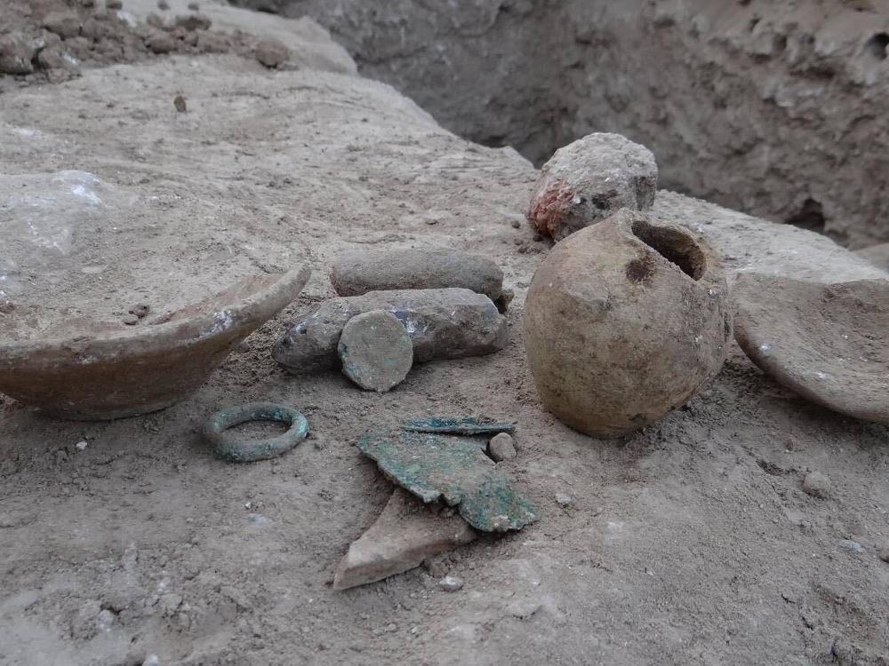 Looters digging at a site in Syria in 2014.