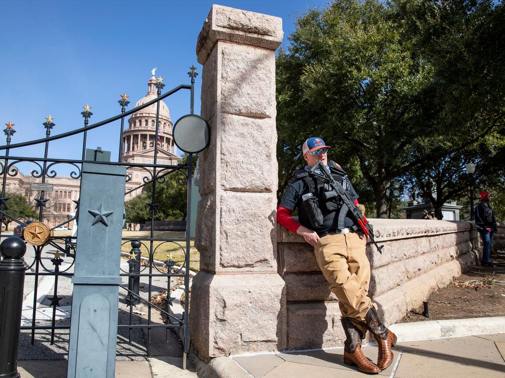 The Republican Party of Texas refuses to recognize the legitimacy of President Biden's election win. Just before Biden's inauguration in 2021, armed groups held a rally in front of the Texas State Capitol in Austin.