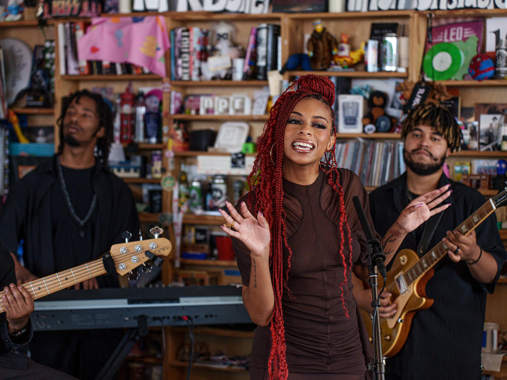 Ravyn Lenae performs a Tiny Desk concert.
