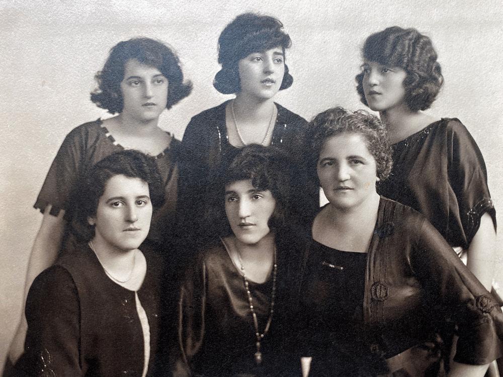 Apotheker sisters and their mother.