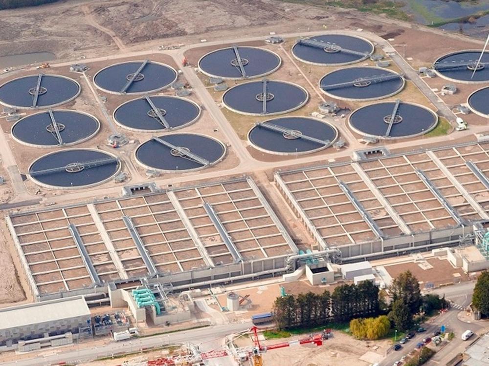 View of the London Beckton Sewage Treatment Works. Between February and May, U.K. scientists found several samples containing closely related versions of the polio virus in wastewater at the plant.