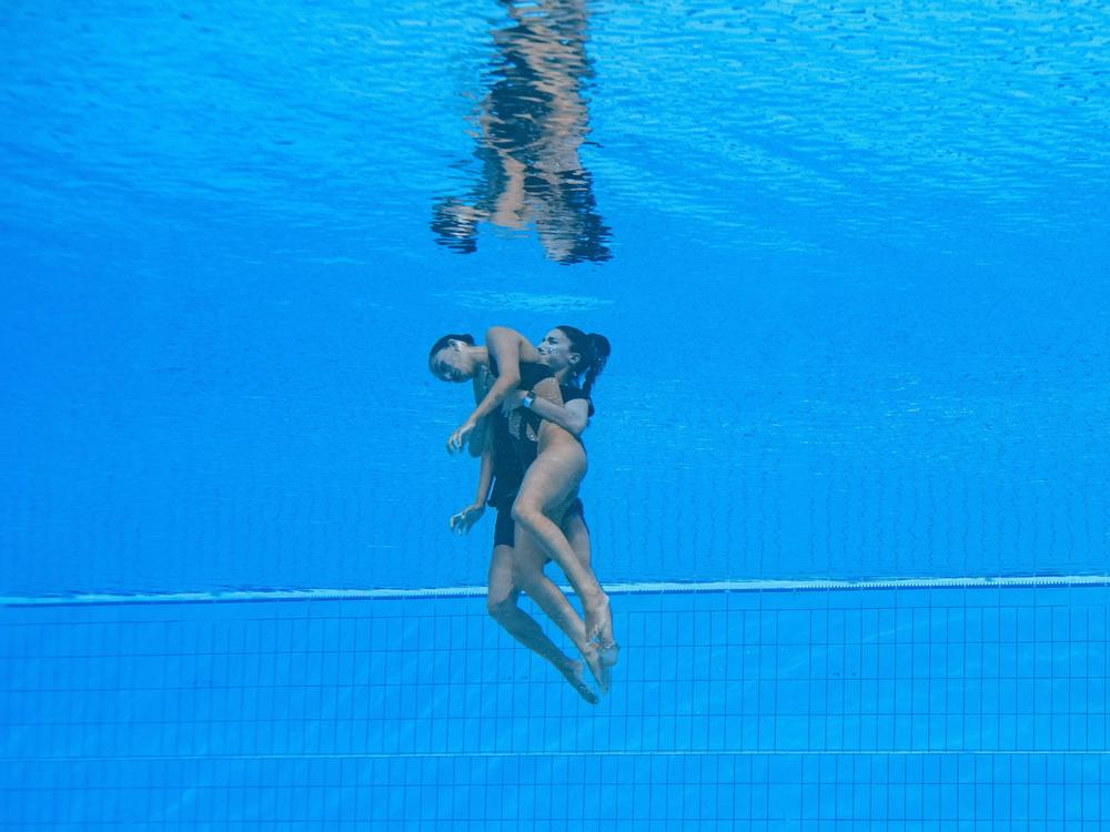 Team USA swimmer Anita Alvarez is brought to the surface by coach Andrea Fuentes. 