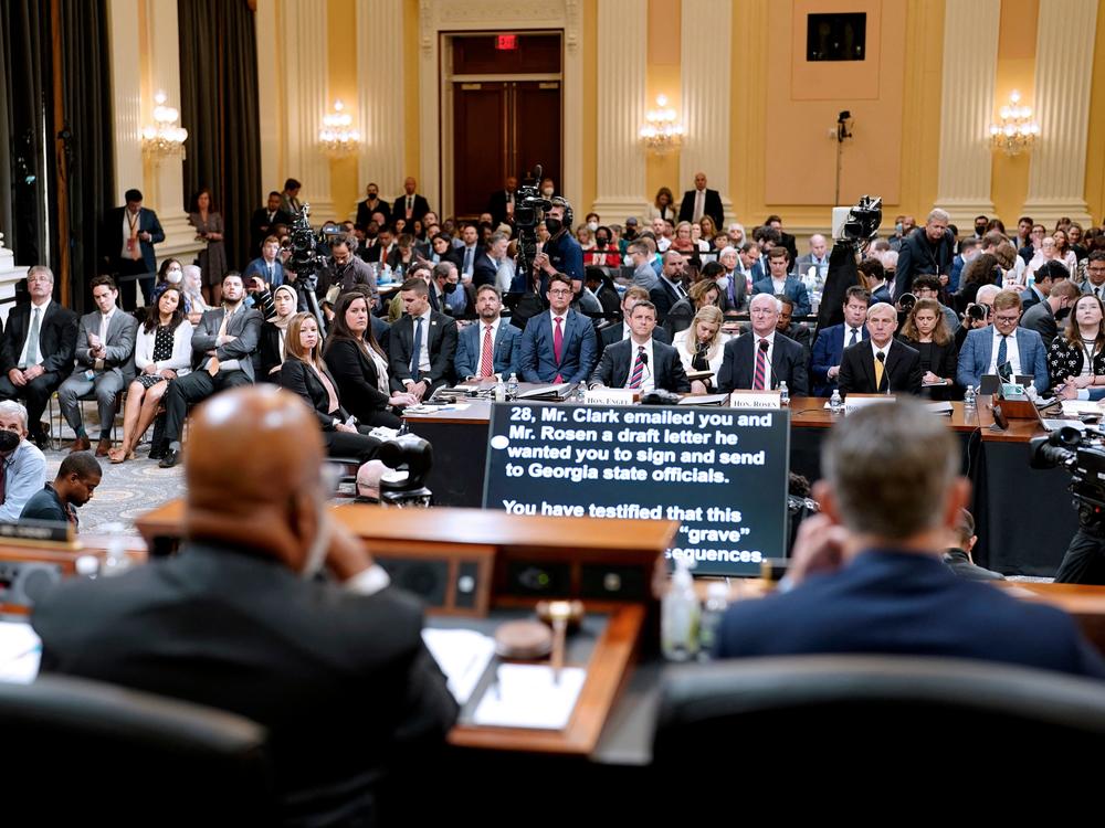 Committee Chairman Bennie Thompson (C) presides over the fifth hearing by the House Select Committee to Investigate the January 6th Attack on the Capitol on Thursday.