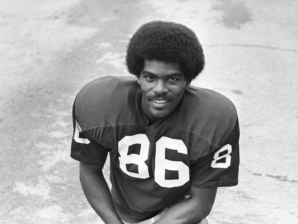 Marlin Briscoe (show in 1975), the first Black starting quarterback in the American Football League, died Monday.