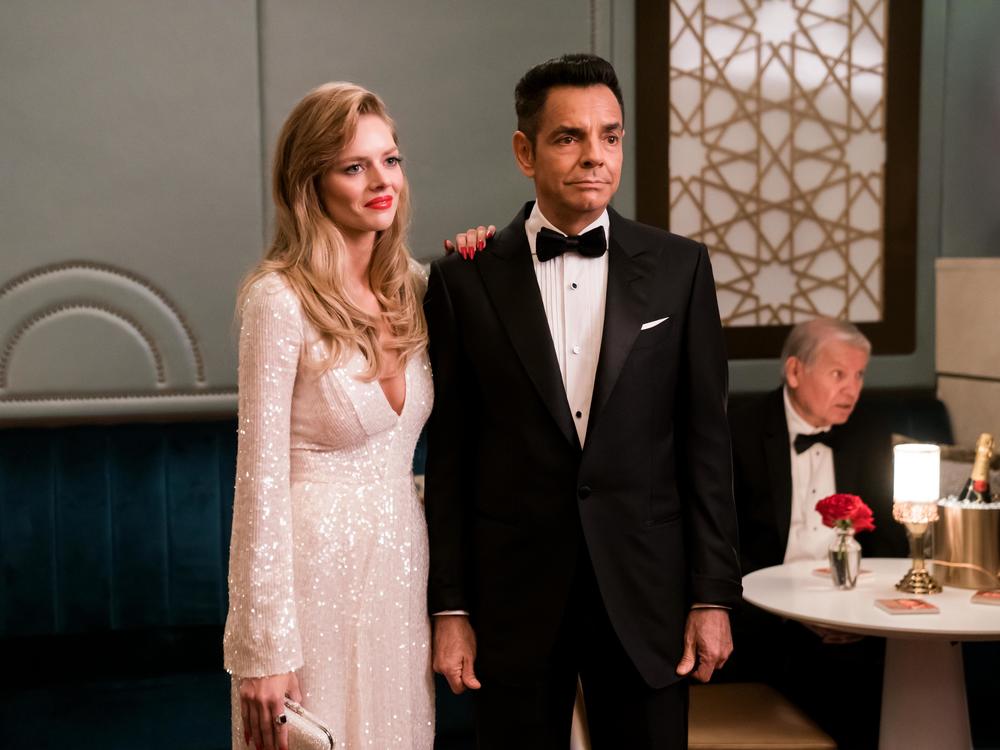 Samara Weaving as Olivia and Eugenio Derbez as Antonio in the new Hulu film <em>The Valet</em>.