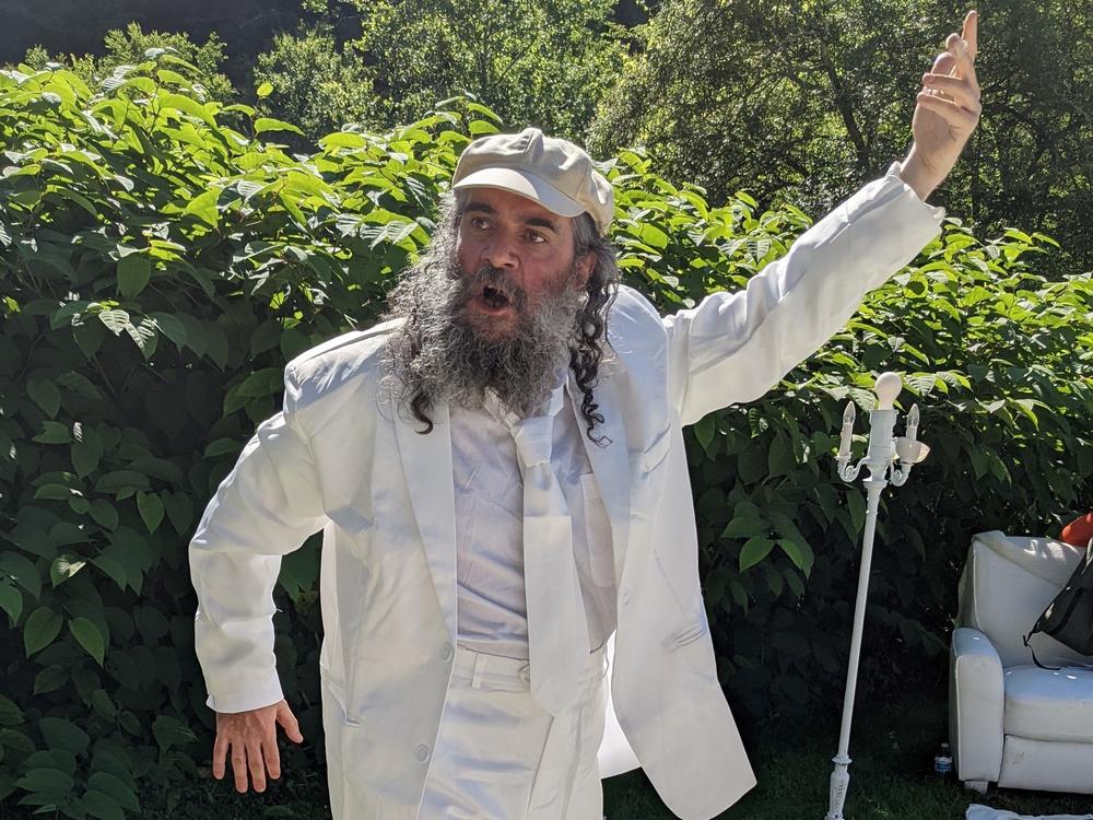 JetLAG creative director Pavel Lion participated in <em>Relocation</em>, a site-specific installation that included readings of recent works by a Ukrainian playwright.