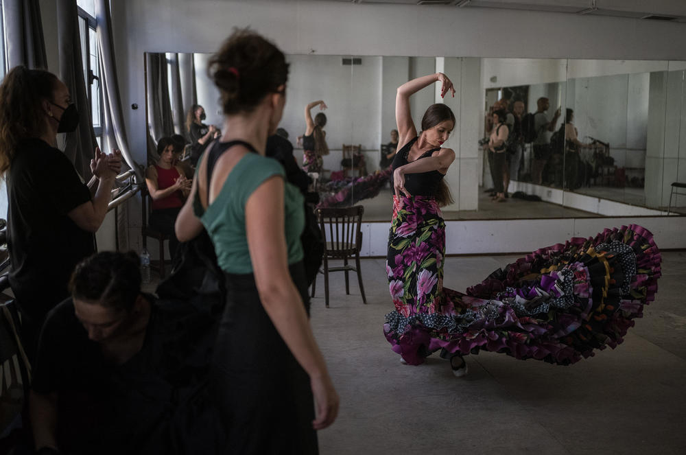 Student at Amor de Dios performs a number with a <em>bata de cola</em>.