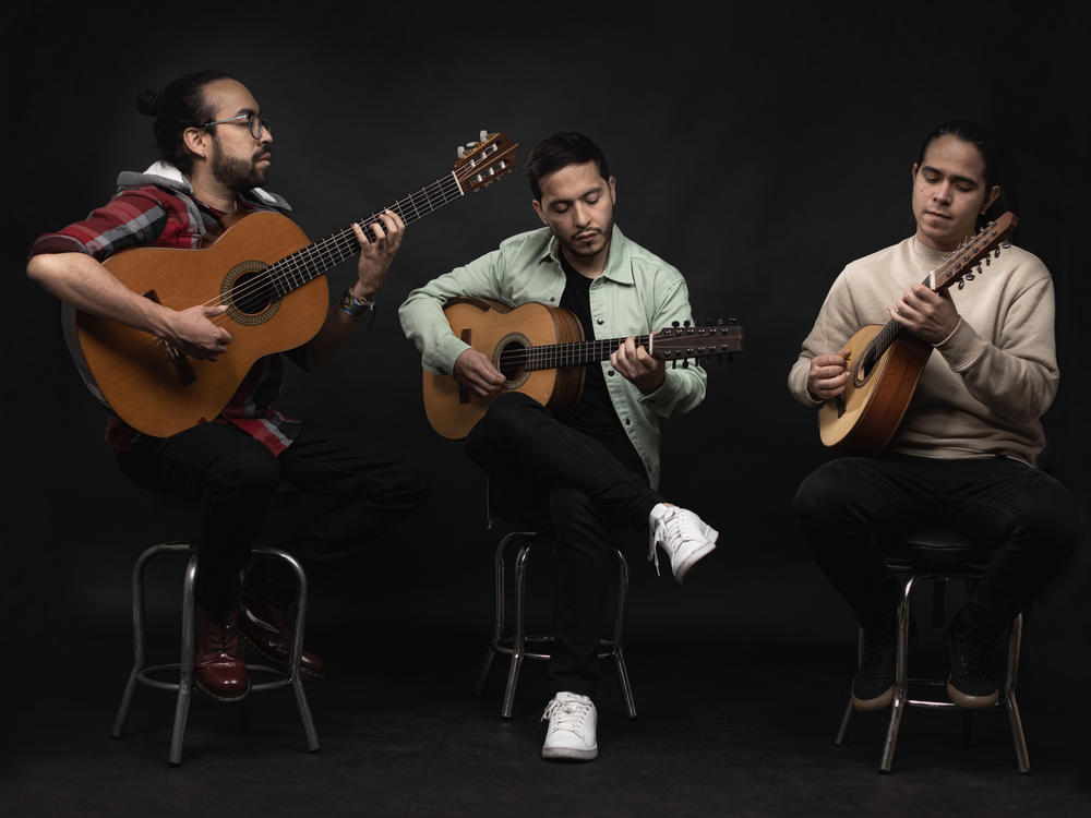 The Colombian group Itinerante.