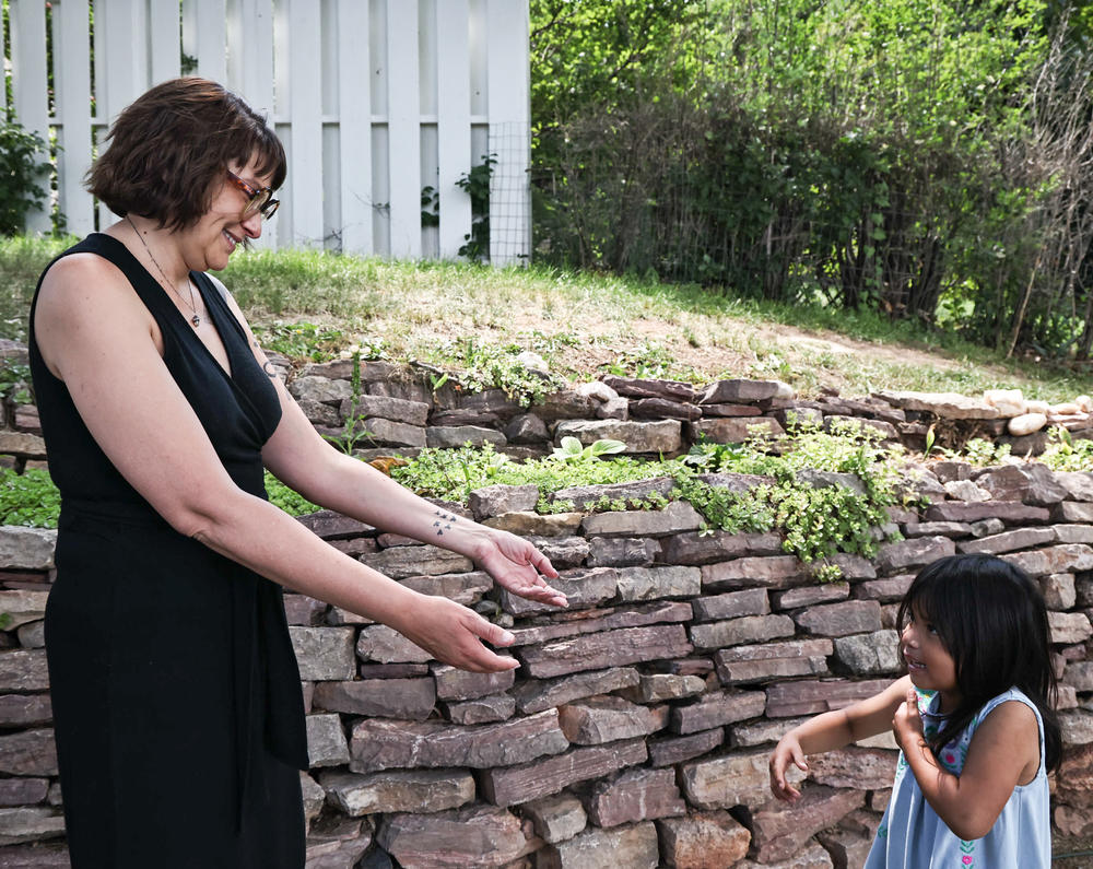 Peters tries her best to support her children, including her daughter Lisha Jane Featherman. She had never planned to have a family. In her late 30s, she wanted to do more for her adopted community, so she took in foster children. Now, she has two adopted kids and four foster kids.