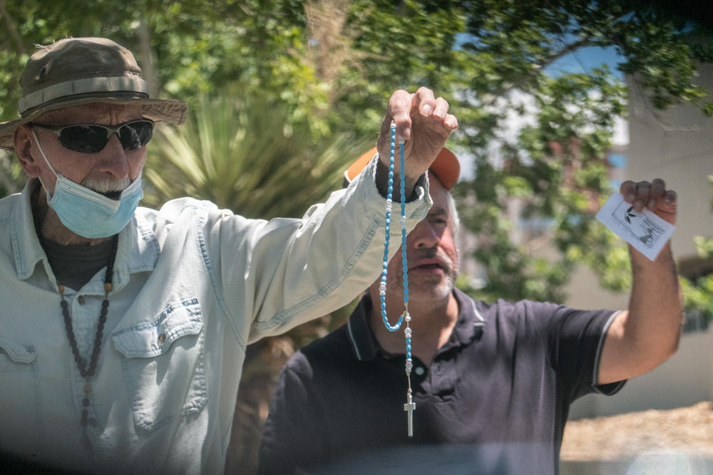 Protesters who oppose abortion rights hold crucifixes outside Southwestern Women's Options in Albuquerque, N.M.