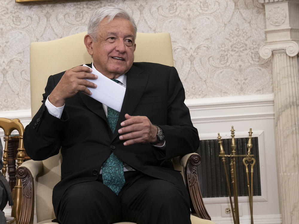 Mexican President Andrés Manuel López Obrador pulls out his remarks in the Oval Office.