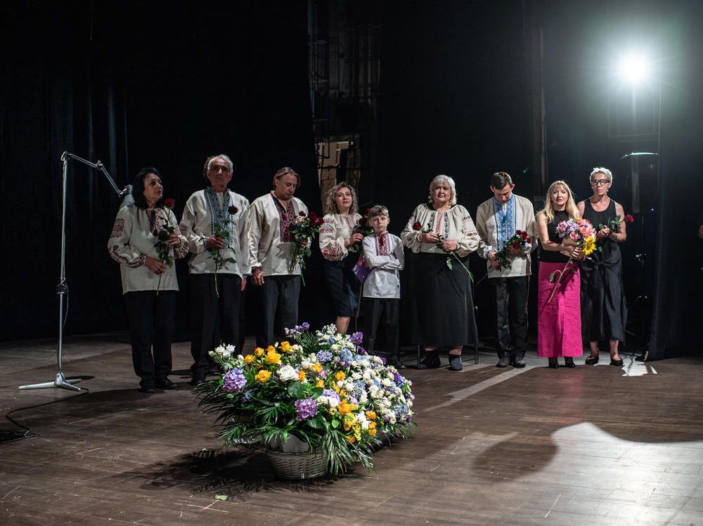 The cast members of the play 