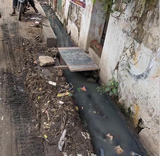 Open sewage running alongside households in Vellore, India. Poor sanitation practices can lead to rapid spread of typhoid, which can be contracted by contact with infected feces.