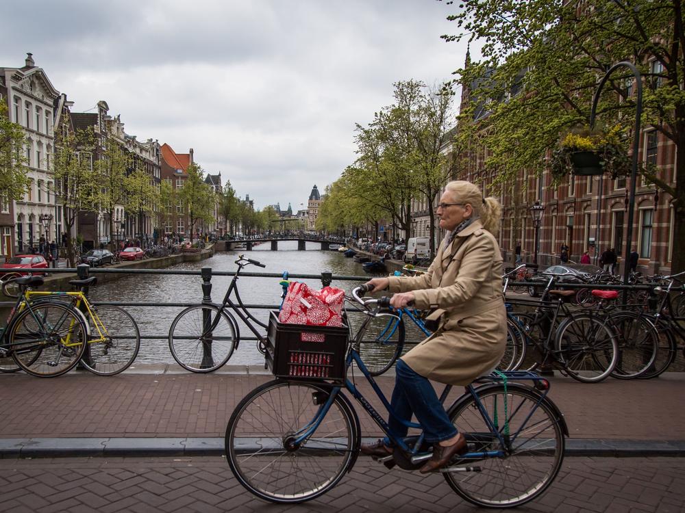 Will her bike wind up in that canal?