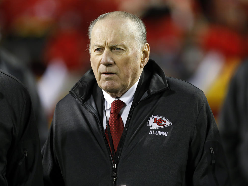 Former Kansas City Chiefs quarterback Len Dawson stands on the sideline during an NFL football game against the Denver Broncos on Oct. 30, 2017.