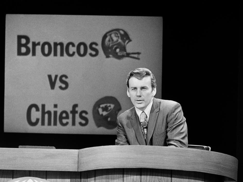 Len Dawson, quarterback for the Kansas City Chiefs is pictured giving his sportscast at a local television station in Kansas City, Mo., Dec. 1, 1970.