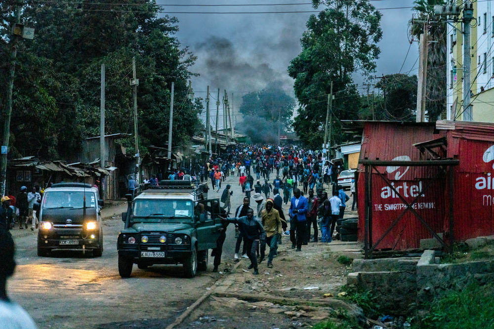 Residents of the Kibera neighborhood of Nairobi begin to riot, lighting fires in the street and destroying local businesses in reaction to William Ruto being declared the winner of the election. Kibera is a longtime stronghold of support for Raila Odinga.