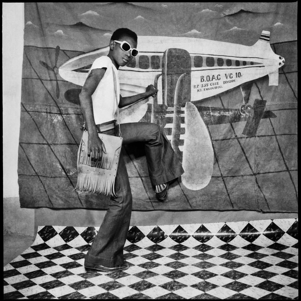 Fashion photographer Sanlé Sory aimed his camera at Burkina Faso's stylish youth. He titled this 1977 image 
