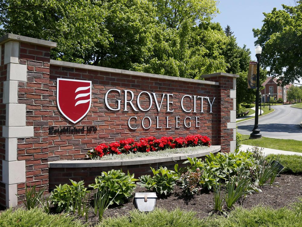 A sign marks the main entrance to the campus of Grove City College in Grove City, Pa.